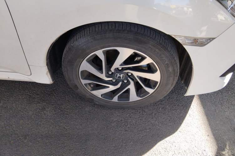 Used Honda Civic 2016 220TURBO CVT Luxury Edition Right Front Wheel Hub