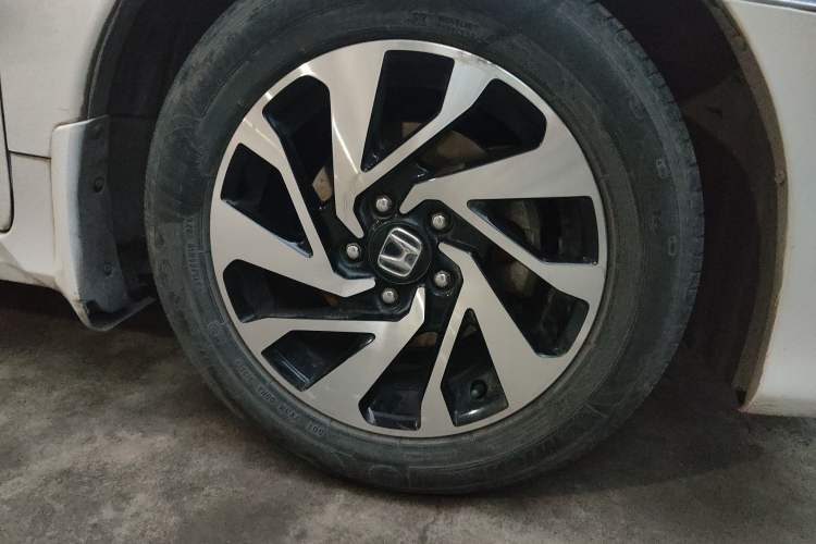 Used Honda Civic 2016 220TURBO CVT Luxury Edition Right Front Wheel Hub