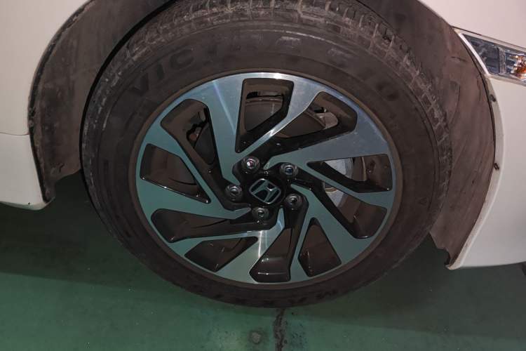 Used Honda Civic 2016 220TURBO CVT Luxury Edition Right Front Wheel Hub