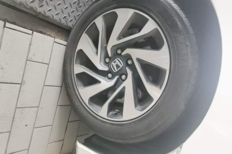 Used Honda Civic 2016 220TURBO CVT Luxury Edition Right Front Wheel Hub