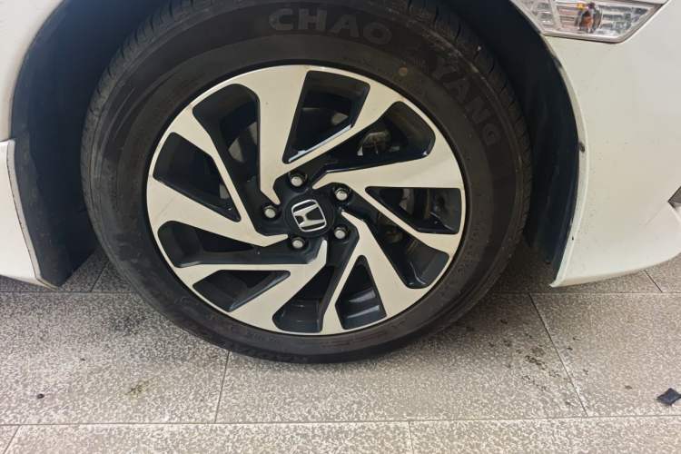 Used Honda Civic 2016 220TURBO CVT Luxury Edition Right Front Wheel Hub