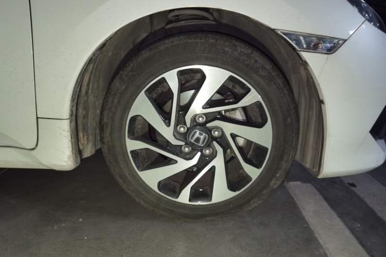Used Honda Civic 2016 220TURBO CVT Luxury Edition Right Front Wheel Hub