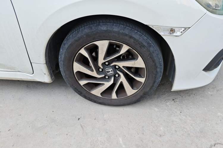 Used Honda Civic 2016 220TURBO CVT Luxury Edition Right Front Wheel Hub