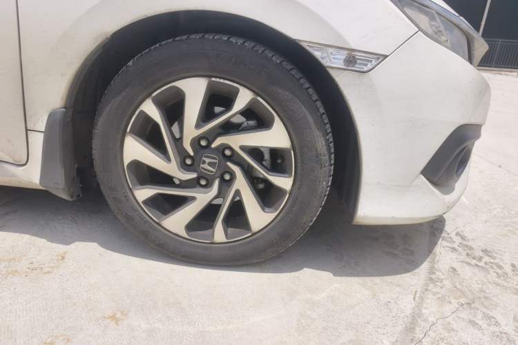 Used Honda Civic 2016 220TURBO CVT Luxury Edition Right Front Wheel Hub