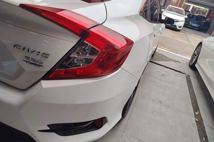 Used Honda Civic 2016 220TURBO CVT Luxury Edition Right Rear Taillight