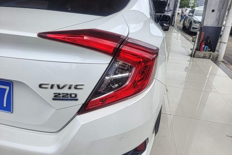 Used Honda Civic 2016 220TURBO CVT Luxury Edition Right Rear Taillight