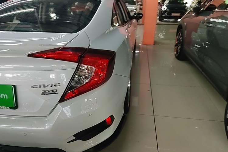 Used Honda Civic 2016 220TURBO Manual Luxury Edition Right Rear Taillight