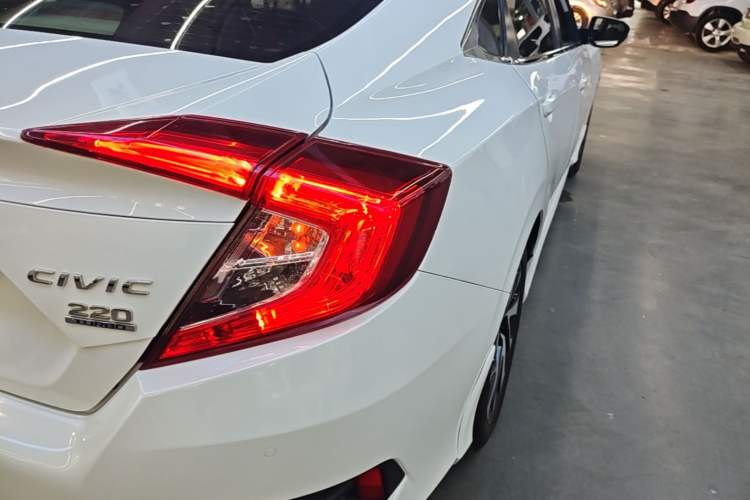 Used Honda Civic 2016 220TURBO CVT Luxury Edition Right Rear Taillight