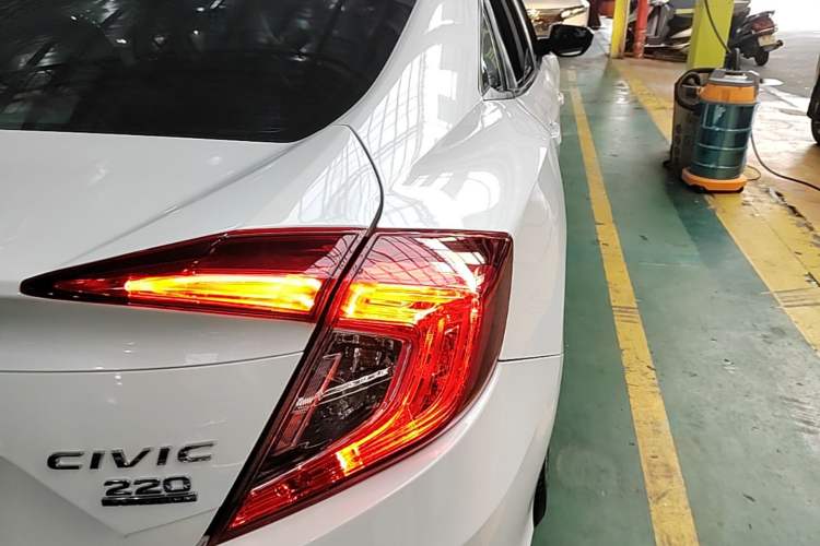 Used Honda Civic 2016 220TURBO CVT Luxury Edition Right Rear Taillight