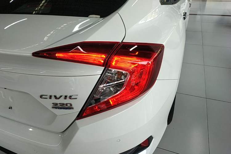 Used Honda Civic 2016 220TURBO CVT Luxury Edition Right Rear Taillight