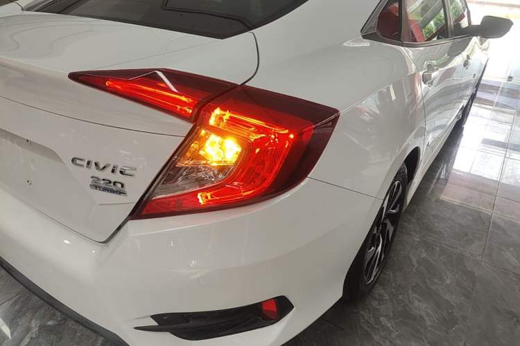 Used Honda Civic 2016 220TURBO CVT Luxury Edition Right Rear Taillight