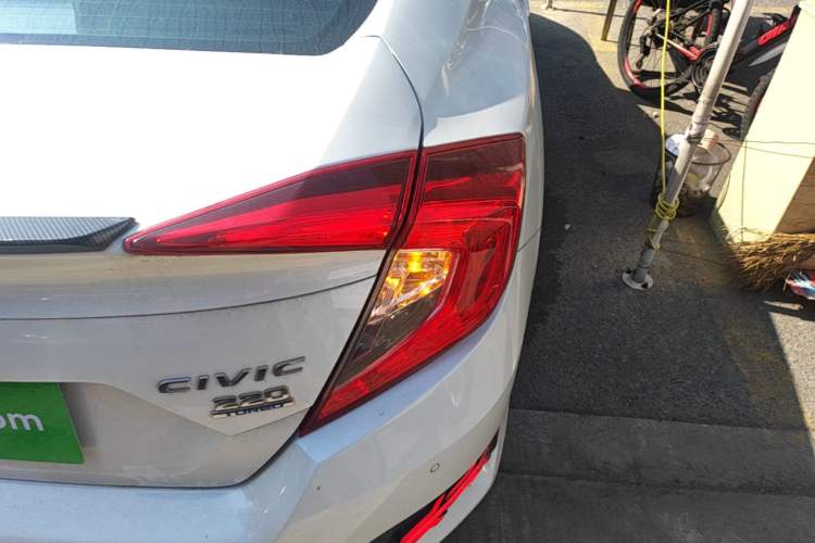 Used Honda Civic 2016 220TURBO CVT Luxury Edition Right Rear Taillight