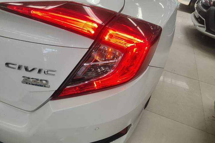 Used Honda Civic 2016 220TURBO CVT Luxury Edition Right Rear Taillight