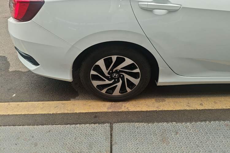 Used Honda Civic 2016 220TURBO CVT Luxury Edition Right Rear Wheel Hub