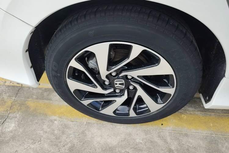 Used Honda Civic 2016 220TURBO Manual Luxury Edition Right Rear Wheel Hub