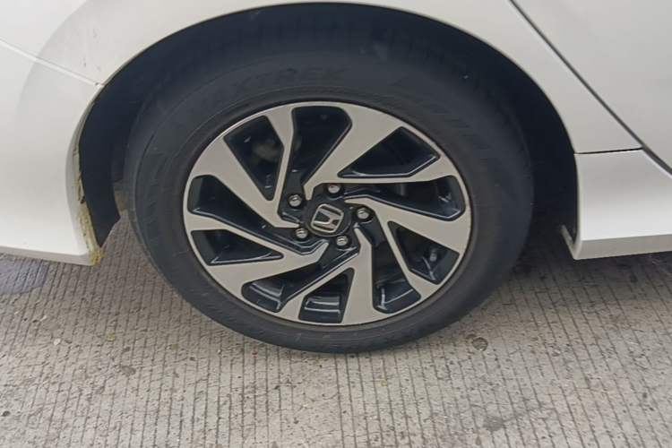 Used Honda Civic 2016 220TURBO CVT Luxury Edition Right Rear Wheel Hub