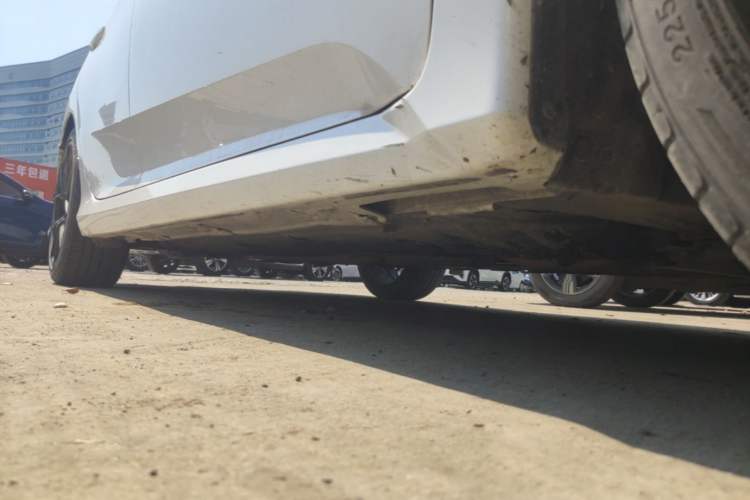 Used Honda Civic 2016 220TURBO CVT Luxury Edition Right Side Sill