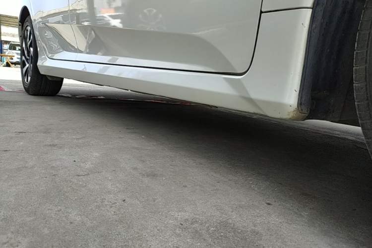 Used Honda Civic 2016 220TURBO CVT Luxury Edition Right Side Sill
