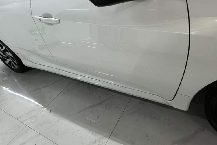 Used Honda Civic 2016 220TURBO CVT Luxury Edition Right Side Sill