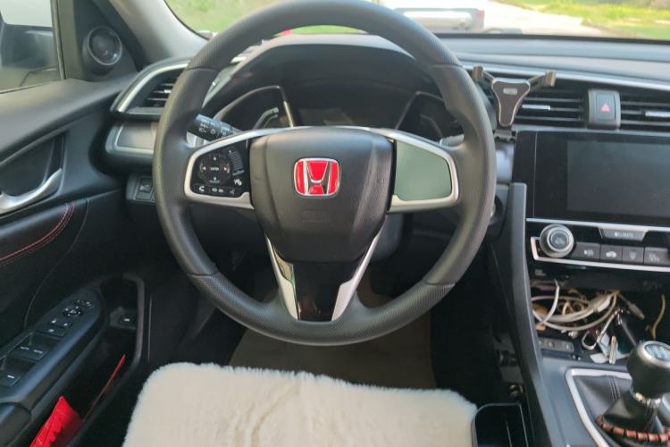 Used Honda Civic 2016 220TURBO Manual Luxury Edition Steering Wheel
