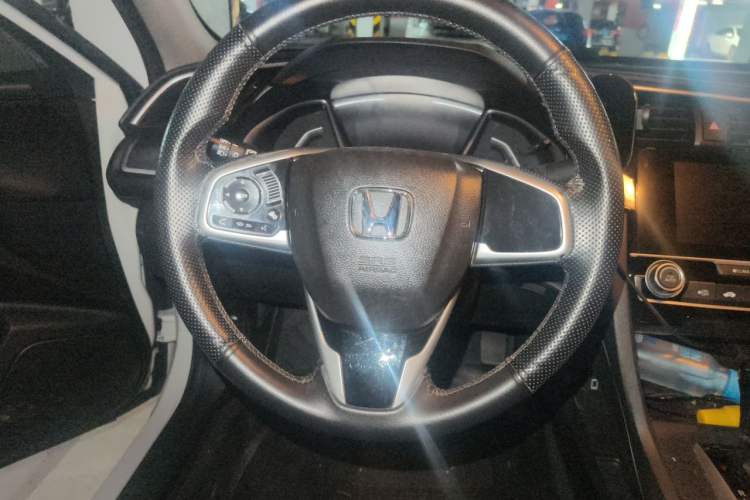 Used Honda Civic 2016 220TURBO CVT Luxury Edition Steering Wheel