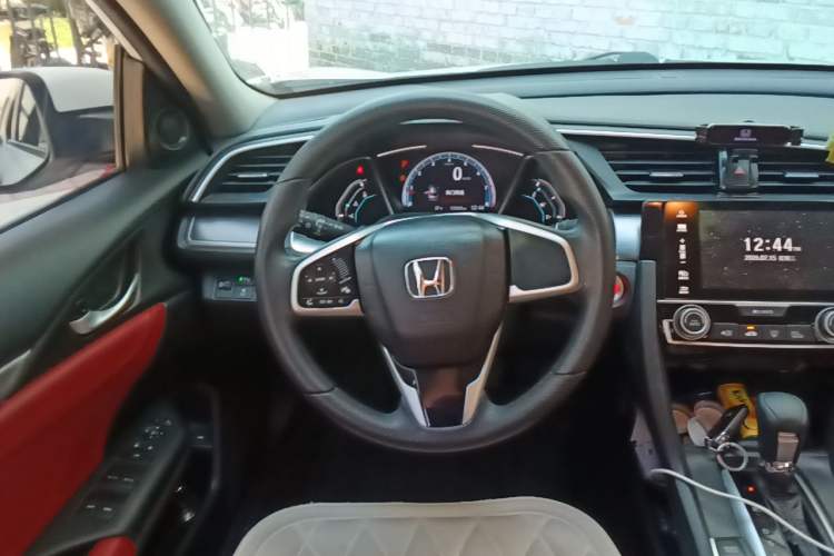 Used Honda Civic 2016 220TURBO CVT Luxury Edition Steering Wheel