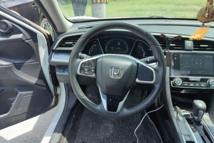 Used Honda Civic 2016 220TURBO CVT Luxury Edition Steering Wheel