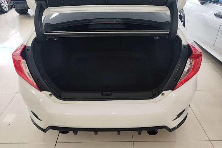 Used Honda Civic 2016 220TURBO CVT Prestige Edition Trunk