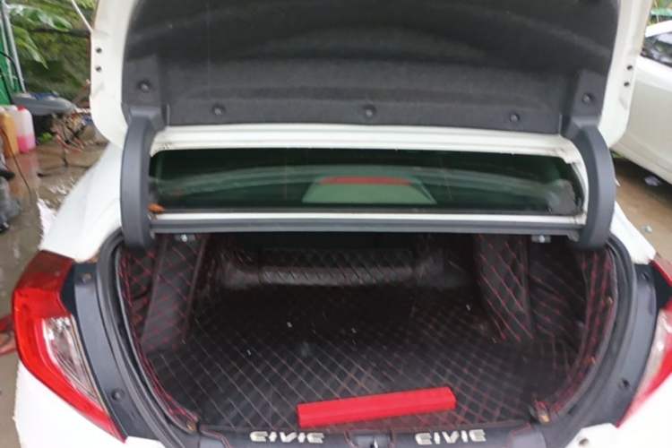 Used Honda Civic 2016 220TURBO CVT Luxury Edition Trunk