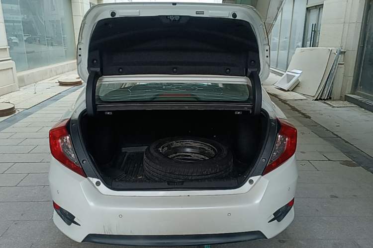 Used Honda Civic 2016 220TURBO CVT Luxury Edition Trunk
