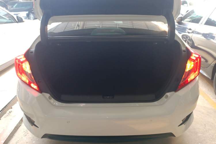 Used Honda Civic 2016 220TURBO CVT Prestige Edition Trunk