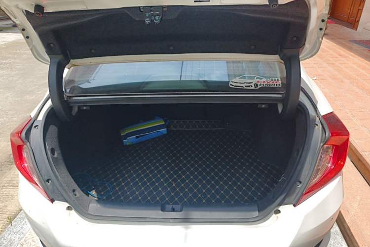 Used Honda Civic 2016 220TURBO CVT Luxury Edition Trunk