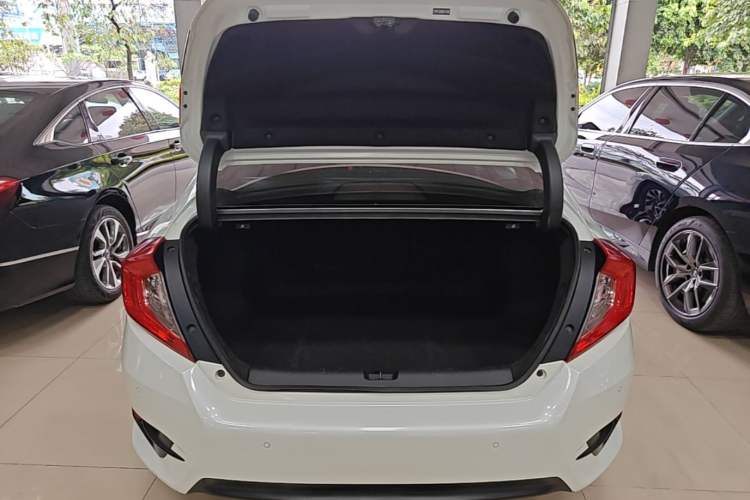 Used Honda Civic 2016 220TURBO CVT Luxury Edition Trunk