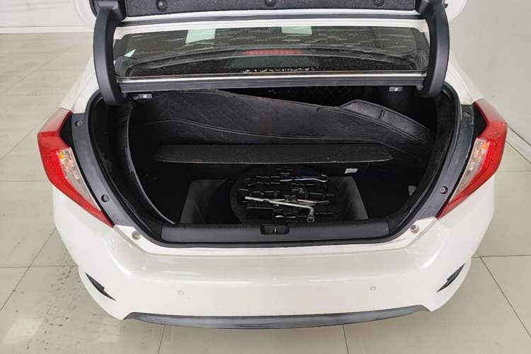 Used Honda Civic 2016 220TURBO CVT Luxury Edition Trunk