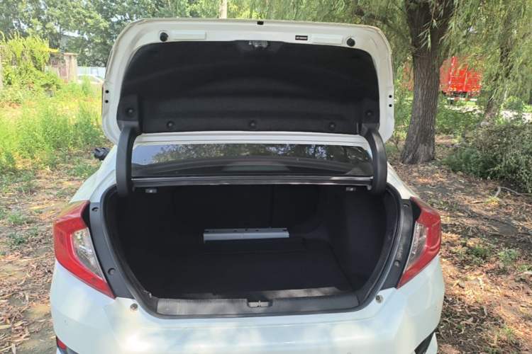 Used Honda Civic 2016 220TURBO CVT Prestige Edition Trunk