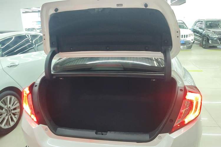 Used Honda Civic 2016 220TURBO CVT Luxury Edition Trunk