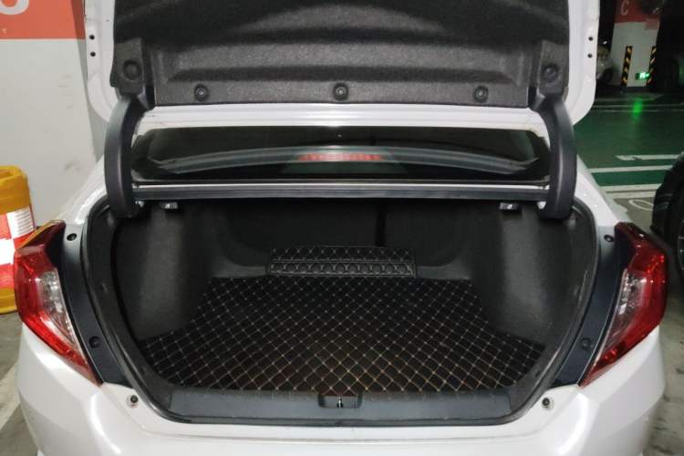 Used Honda Civic 2016 220TURBO CVT Luxury Edition Trunk