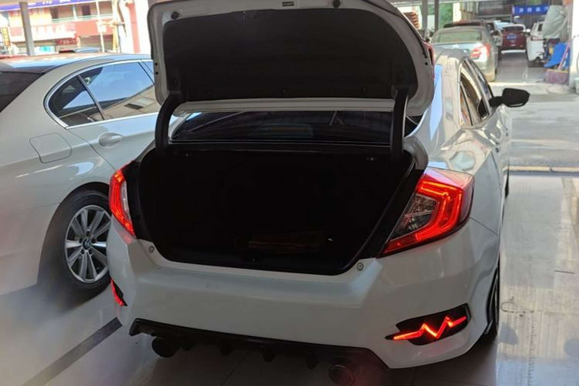Used Honda Civic 2016 220TURBO CVT Luxury Edition Trunk
