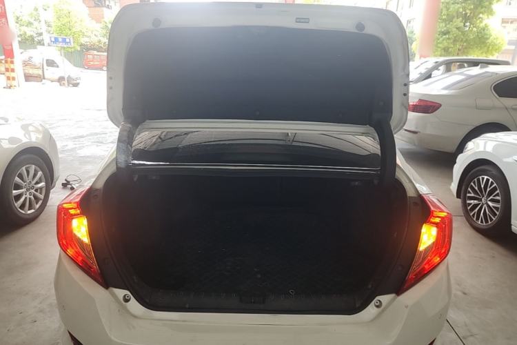 Used Honda Civic 2016 220TURBO CVT Luxury Edition Trunk