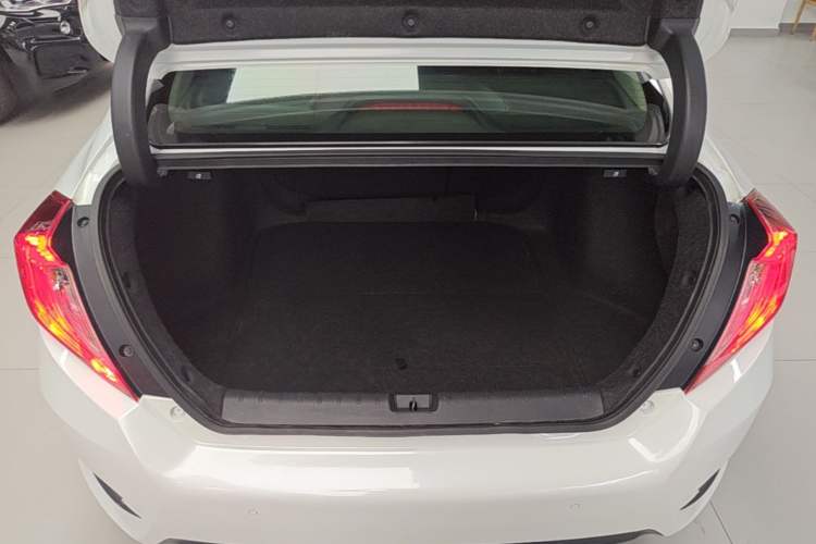 Used Honda Civic 2016 220TURBO CVT Luxury Edition Trunk
