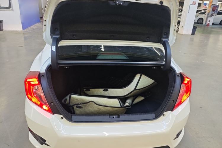 Used Honda Civic 2016 220TURBO CVT Luxury Edition Trunk