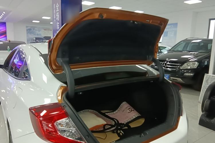 Used Honda Civic 2016 220TURBO CVT Luxury Edition Trunk