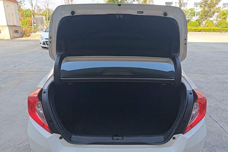 Used Honda Civic 2016 220TURBO CVT Luxury Edition Trunk