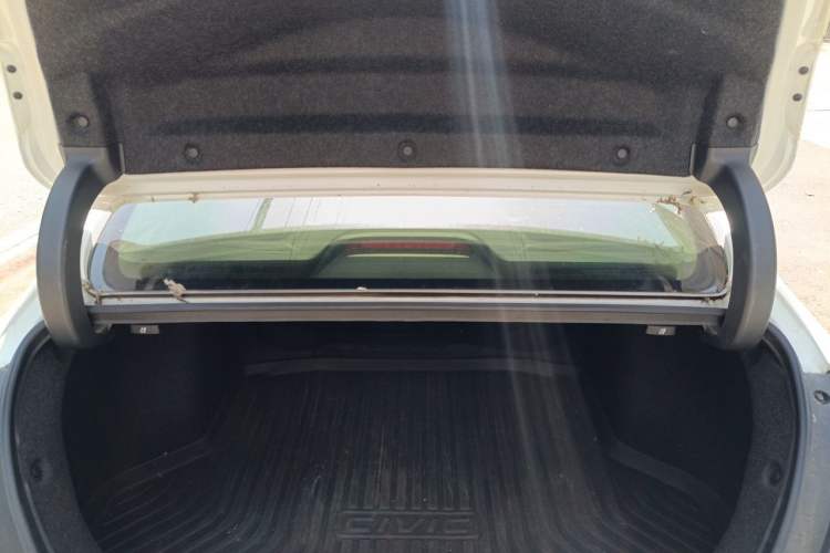 Used Honda Civic 2016 220TURBO CVT Luxury Edition Trunk