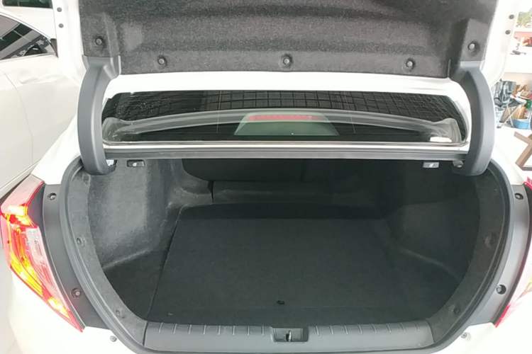 Used Honda Civic 2016 220TURBO CVT Luxury Edition Trunk