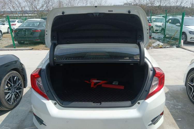 Used Honda Civic 2016 220TURBO CVT Luxury Edition Trunk