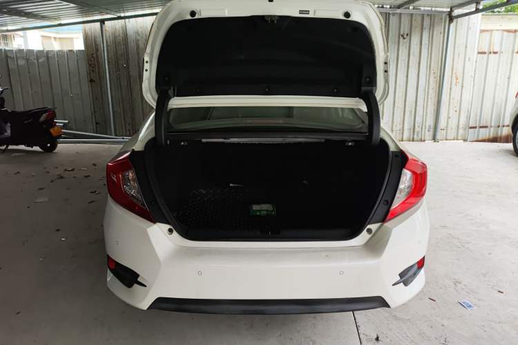 Used Honda Civic 2016 220TURBO CVT Luxury Edition Trunk