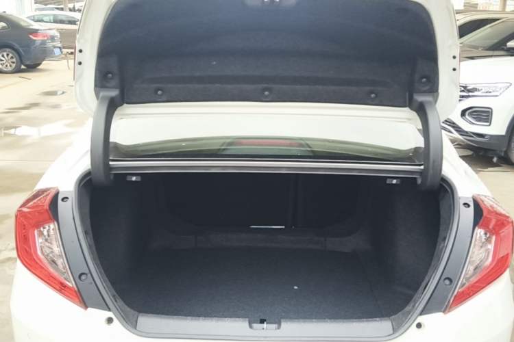 Used Honda Civic 2016 220TURBO CVT Luxury Edition Trunk