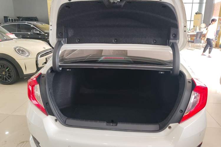 Used Honda Civic 2016 220TURBO CVT Prestige Edition Trunk