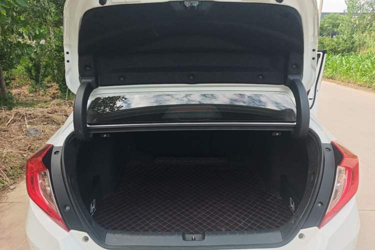 Used Honda Civic 2016 220TURBO CVT Luxury Edition Trunk
